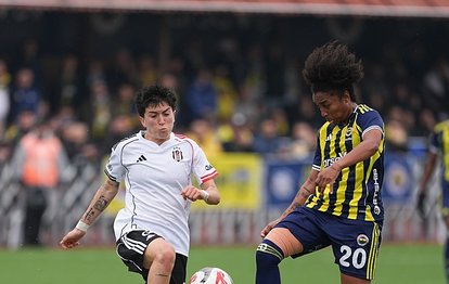 "Fenerbahçe'nin Yıldızı Marta Cox: Zorlu Bağ Yaralanması ve Futbol Hayatı"